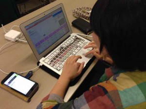 クイズに回答している学生さんの様子