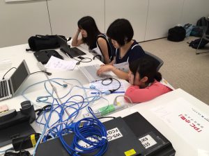 3人で知恵を出します